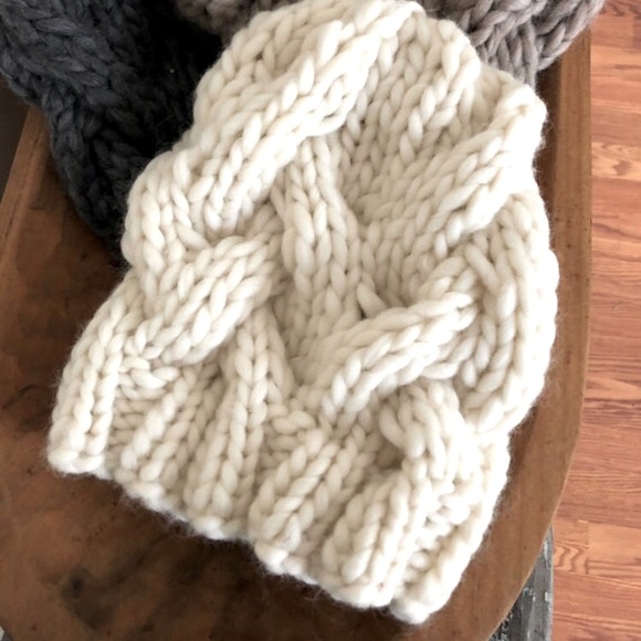 Cream Wool Chunky Aran Cable Hand Knit Hat Bulky 100% Luxury Peruvian Wool Toque - Picture 5 of 5
